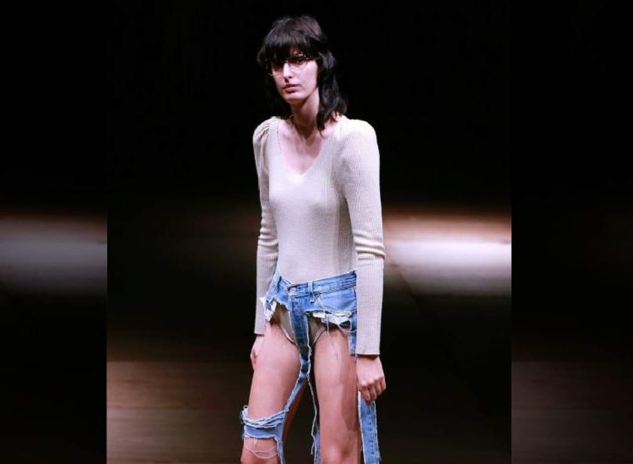 Una nueva moda en jeans está dejando a la gente desconcertada