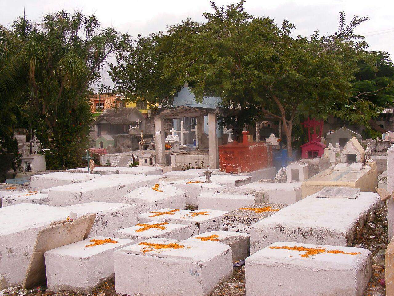 La alta migración que se registra en la zona norte de Quintana Roo y el crecimiento demográfico, obliga a las autoridades a la construcción de panteones. (TWITTER)