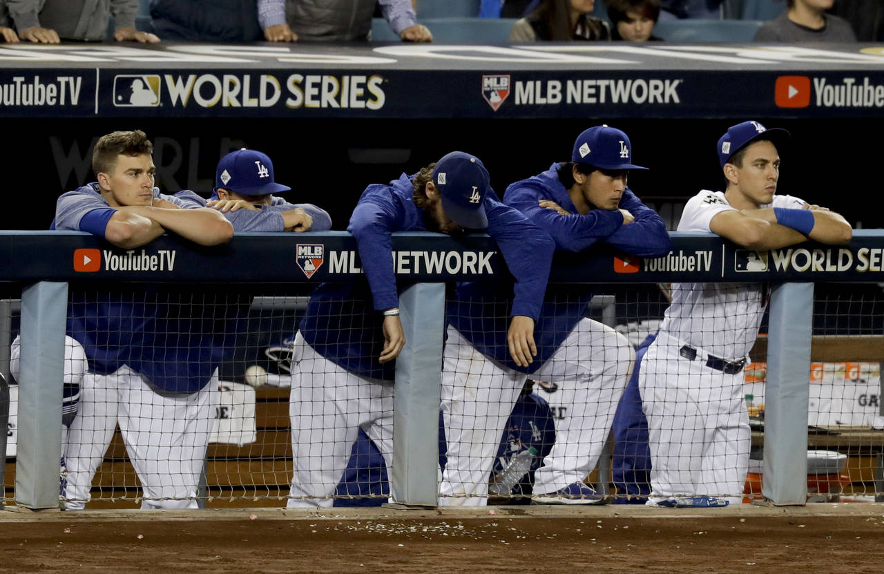 La decepción se hizo evidente en la banca de los Dodgers, tras caer en el séptimo juego de la Serie Mundial.