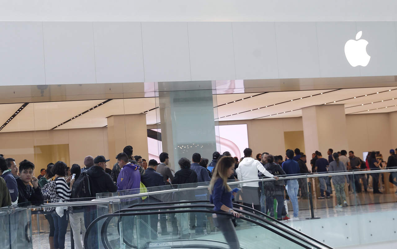 Esperan por horas para comprar el nuevo iPhone X