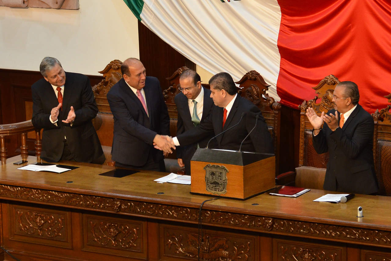 En el Congreso, Riquelme ofreció su primer mensaje como gobernador de Coahuila. (FERNANDO COMPEÁN)