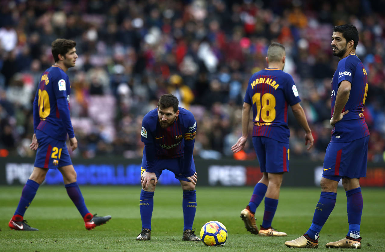 Lionel Messi (c) se reencontró con el gol, pero el Barcelona igualó en casa a dos tantos con Celta de Vigo. (AP)