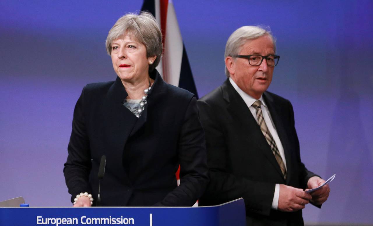 Negociación. Theresa May y Jean-Claude Juncker coincidieron en señalar el progreso alcanzado en los últimos días. (EFE)