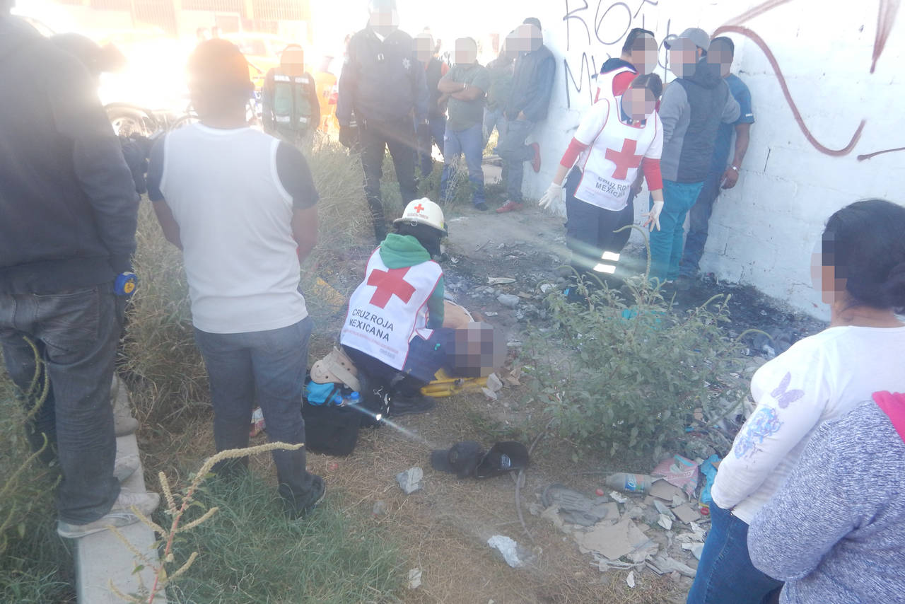 Accidente. Un hombre perdió la vida al ser arrollado por un vehículo en la colonia Los Profesionistas de Torreón. (EL SIGLO DE TORREÓN) 