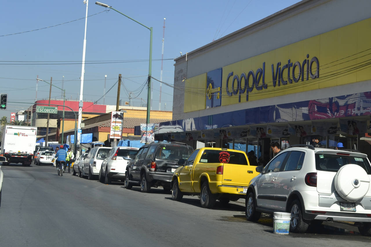 Operativos. Comerciantes esperan que todo este mes se mantenga la vigilancia reforzada en el centro de Gómez Palacio. (EL SIGLO DE TORREÓN)