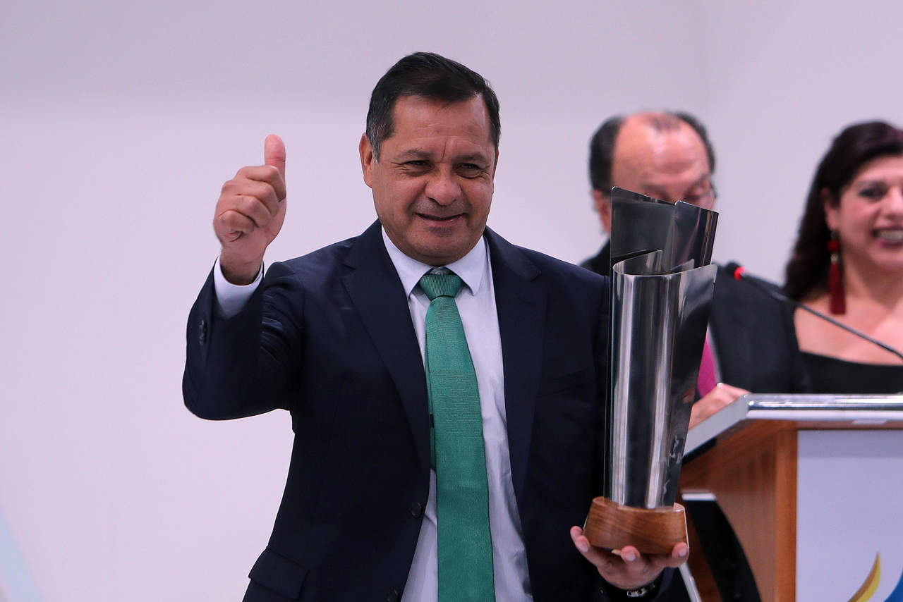 Pomipilio Páez se mostró contento tras la entrega del reconocimiento para su compatriota Juan Carlos Osorio.