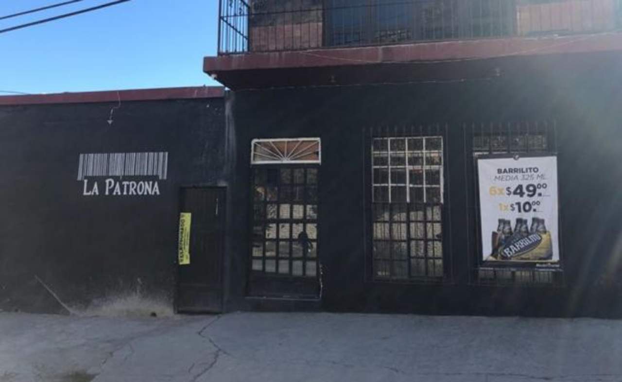 El Bar La Patrona, escenario del show porno fue clausurado el pasado lunes por inspectores del Departamento de Alcoholes de la Presidencia Municipal, después del escándalo del sábado donde Helena se llevó los reflectores. (TWITTER)