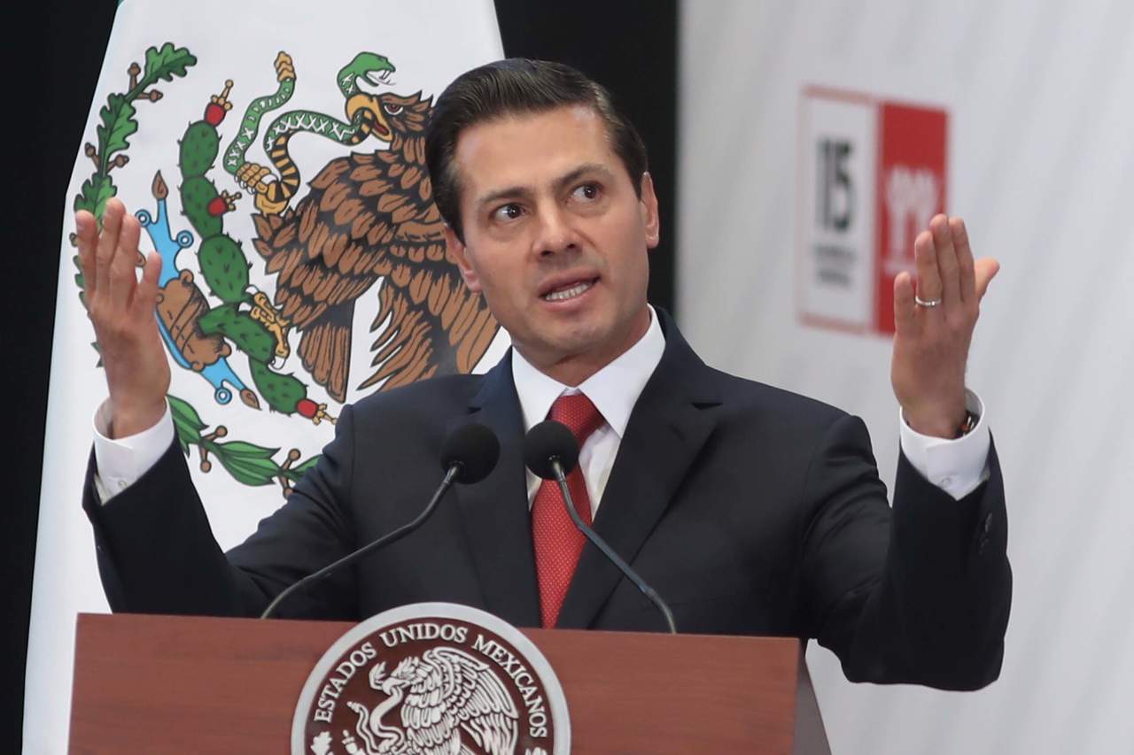 Peña Nieto registró un nivel de aprobación de 19 % durante los dos primeros trimestres de 2017, después descendió a 16 % en el periodo julio-septiembre y al cierre del año repuntó hasta 23 %. (ARCHIVO)