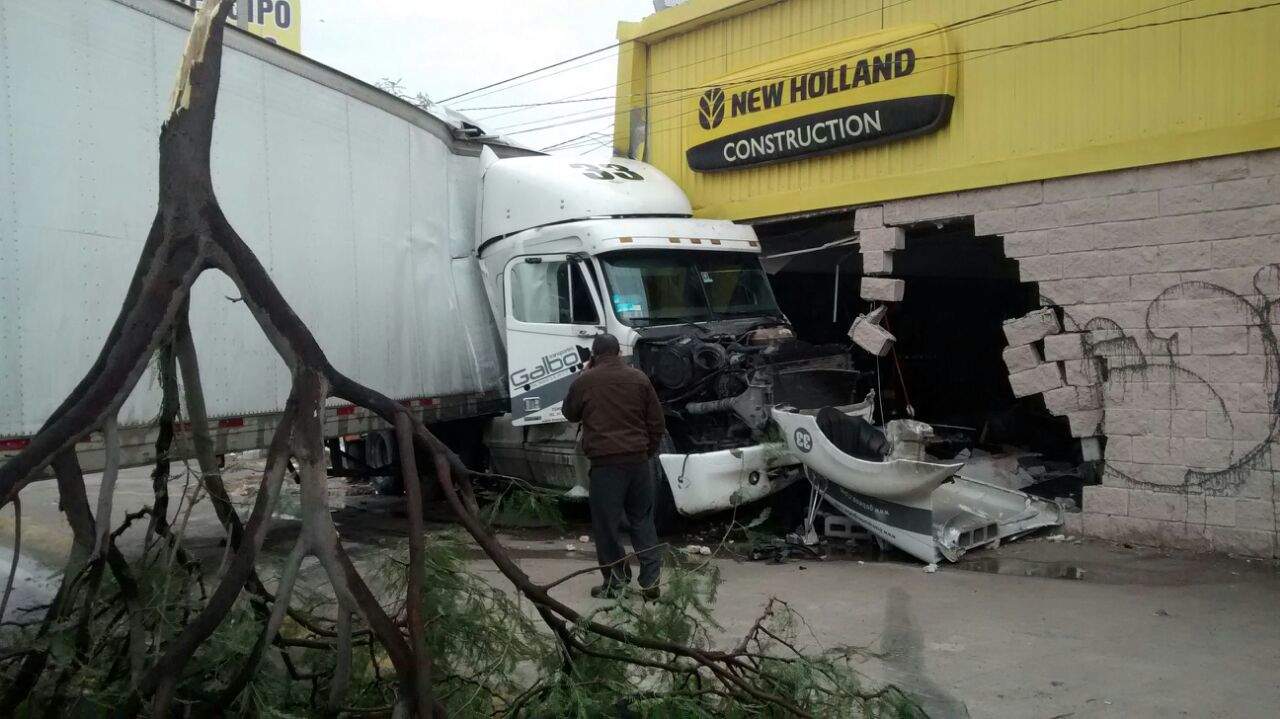 Lluvia deja más de 15 accidentes viales en Torreón