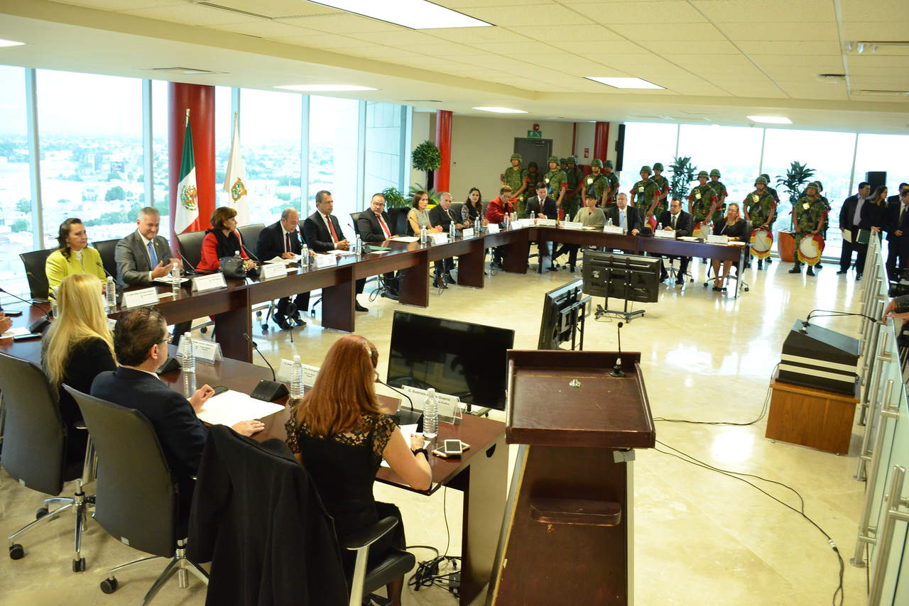 El Cabildo sesionó por el Cuarto Informe de Resultados. (FERNANDO COMPEÁN) 