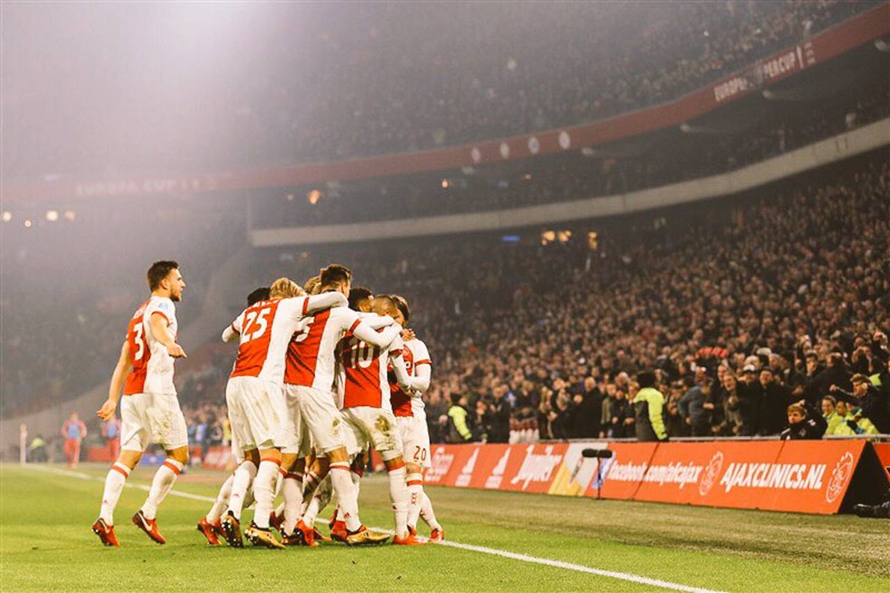 El Ajax fue muy superior al PSV y lo derrotó en casa 3-0. El mexicano Hirving Lozano no tuvo un buen partido en el clásico. (Cortesía Ajax)