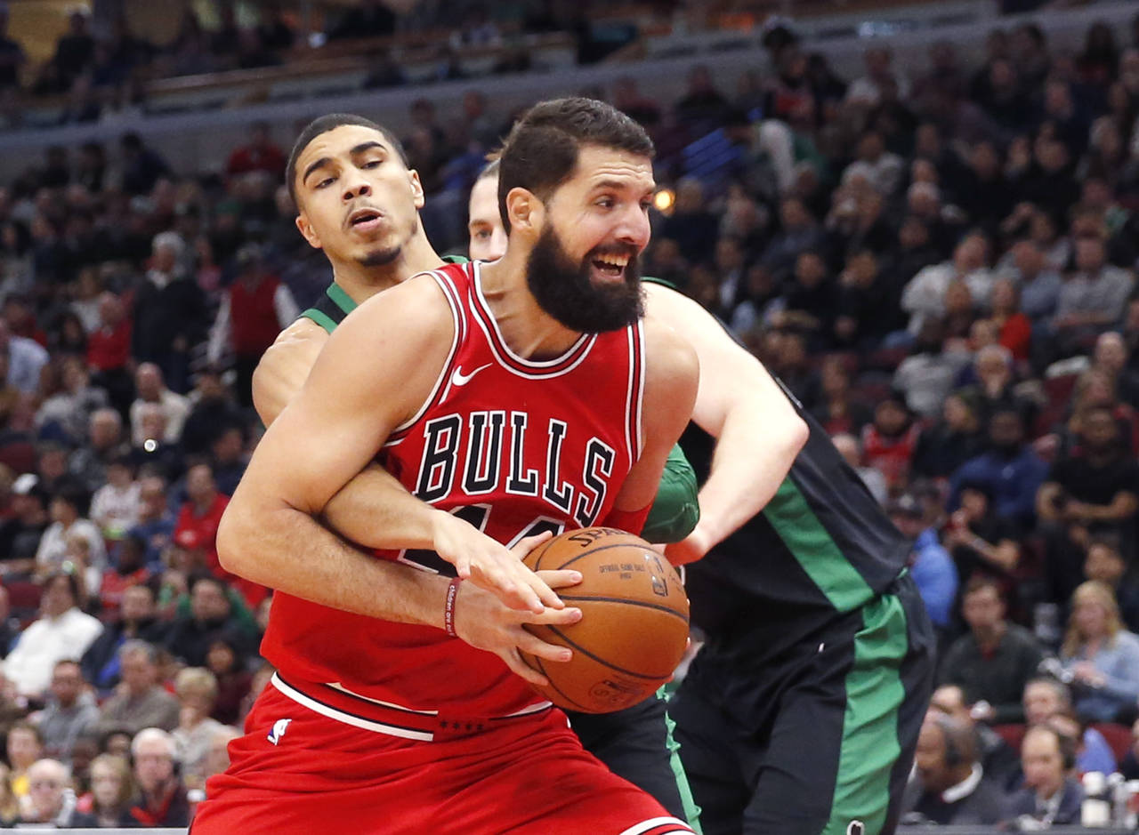Nikola Mirotic anotó 24 puntos en el triunfo de Bulls sobre Celtics. (AP)