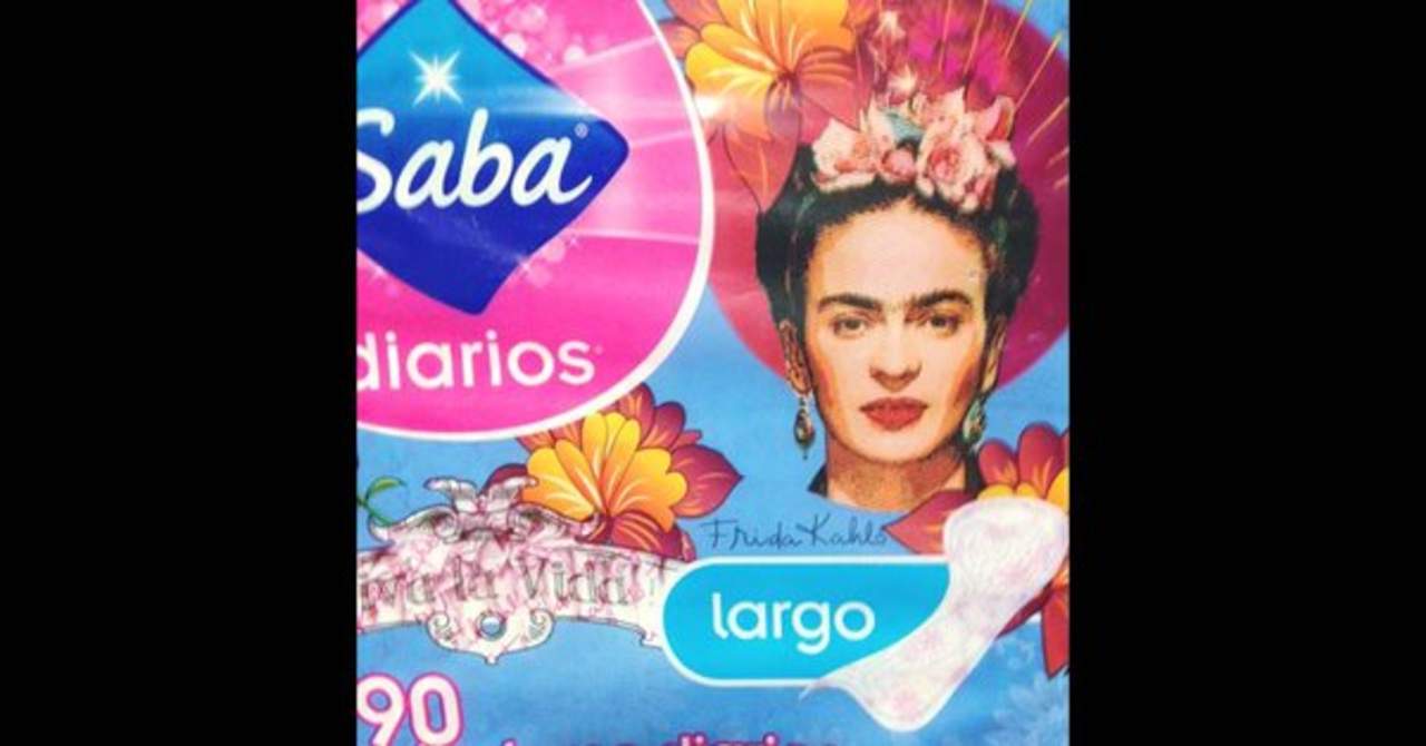 Sí, la imagen de la artista llegó a un lugar que quizá ni ella se habría esperado ocupar: Con bombo y platillo, Saba lanzó toda una línea en honor de Kahlo, que incluye kits con portatoallas, protectores diarios y dispensadores. (ARCHIVO)