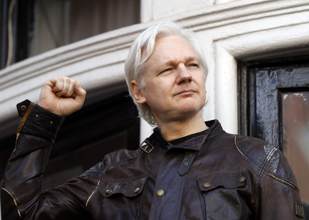 Establecer si Assange ha actuado como periodista al filtrar miles de documentos gubernamentales confidenciales podría ser uno de los problemas jurídicos que surgirían si Estados Unidos pide su extradición. (ARCHIVO)
