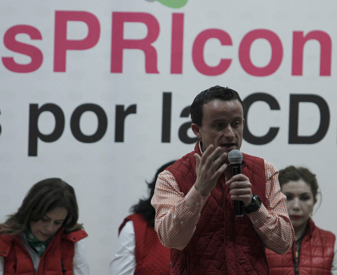 Mikel Arriola Peñalosa presentó este mediodía ante la Comisión de Procesos Internos del PRI, su registro como precandidato del Partido Revolucionario Institucional a la Jefatura de Gobierno de la Ciudad de México. (ARCHIVO)