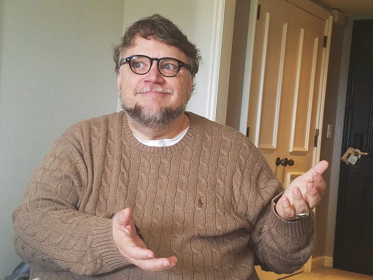 Del Toro ayuda a pagar biopsia de fan