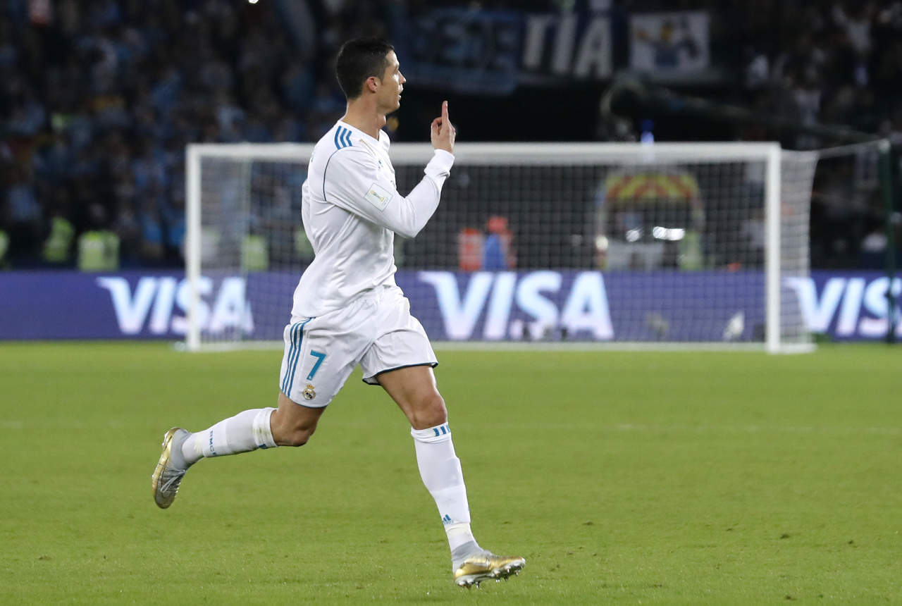 Cristiano Ronaldo marcó el gol del triunfo en la victoria del Real Madrid 1-0 sobre Gremio en la final del Mundial de Clubes. (AP)