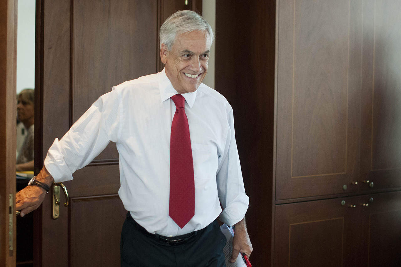 Con un total del 96,31 % de las mesas escrutadas, Piñera obtiene el 54,57 % de los votos, frente el 45,43 % del aspirante oficialista, el senador Alejandro Guillier.

