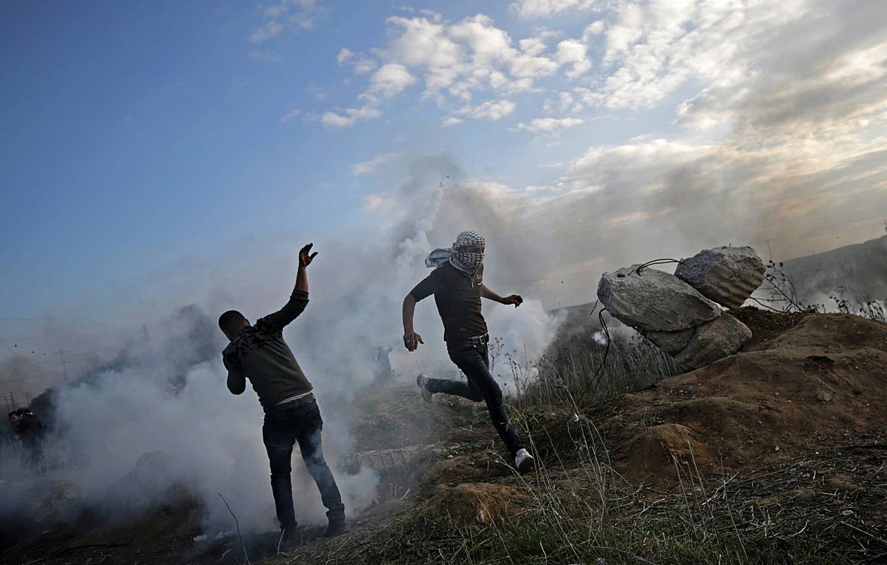 Conflicto. Palestinos e israelíes se enfrentan. (AP)