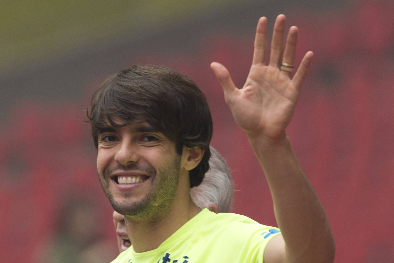 El brasileño Ricardo Izecson dos Santos Leite, 'Kaká', campeón en la Copa del Mundo Corea-Japón 2002, anunció su retiro ayer. Kaká anuncia su retiro del futbol