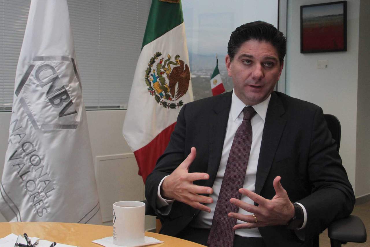 'El presidente de la Comisión Nacional Bancaria y de Valores (CNBV), Jaime González Aguadé, presentó su renuncia, con efectos a partir de este 19 de diciembre, por así convenir a sus intereses', explicó el organismo en un comunicado. (ARCHIVO)