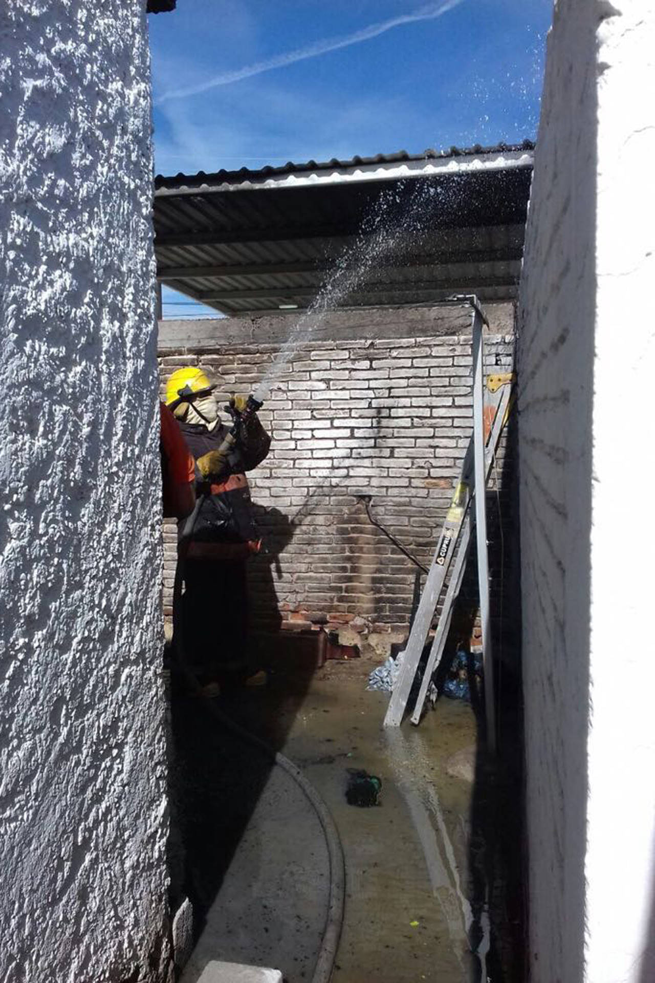 Incendio. Un flamazo en un tanque de gas provocó un incendio en la colonia Santa Elena.