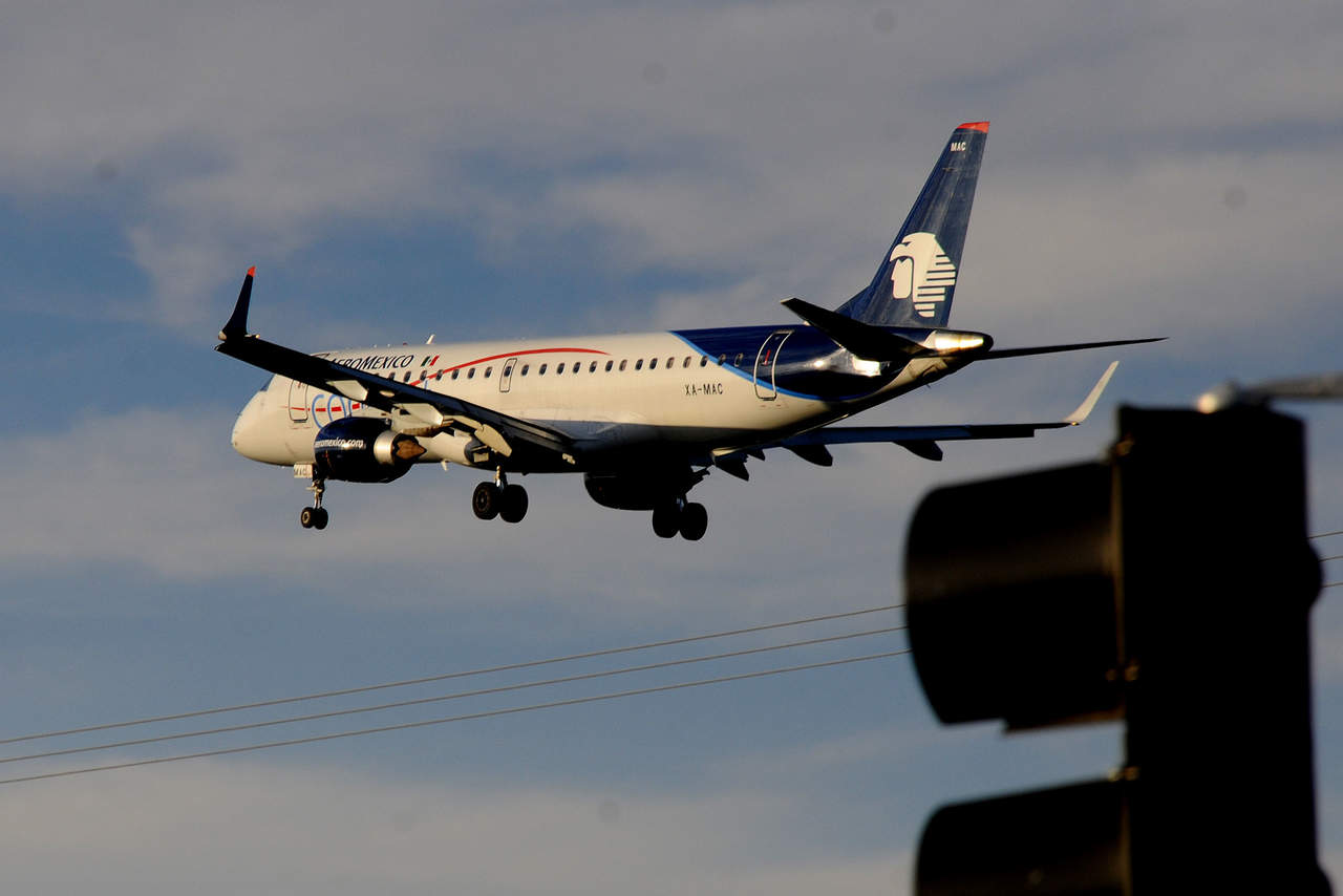 Para retener el vuelo, el Gobierno de Coahuila se comprometió a promocionar el vuelo a fin de mantener una venta promedio del 80%. (EL SIGLO DE TORREÓN)