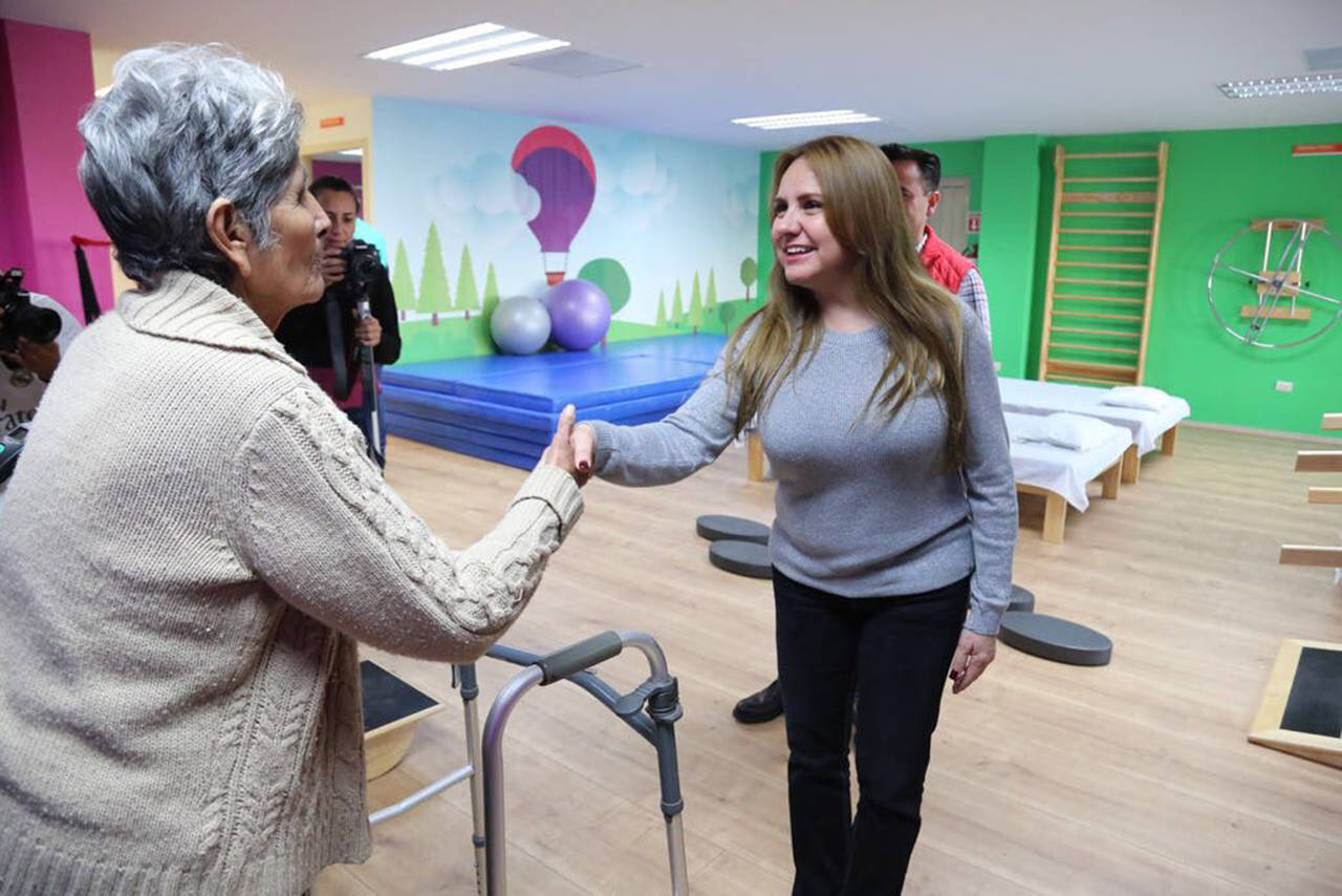 Gira. Marcela Gorgón de Riquelme visitó el Centro de Rehabilitación Integral de Monclova.