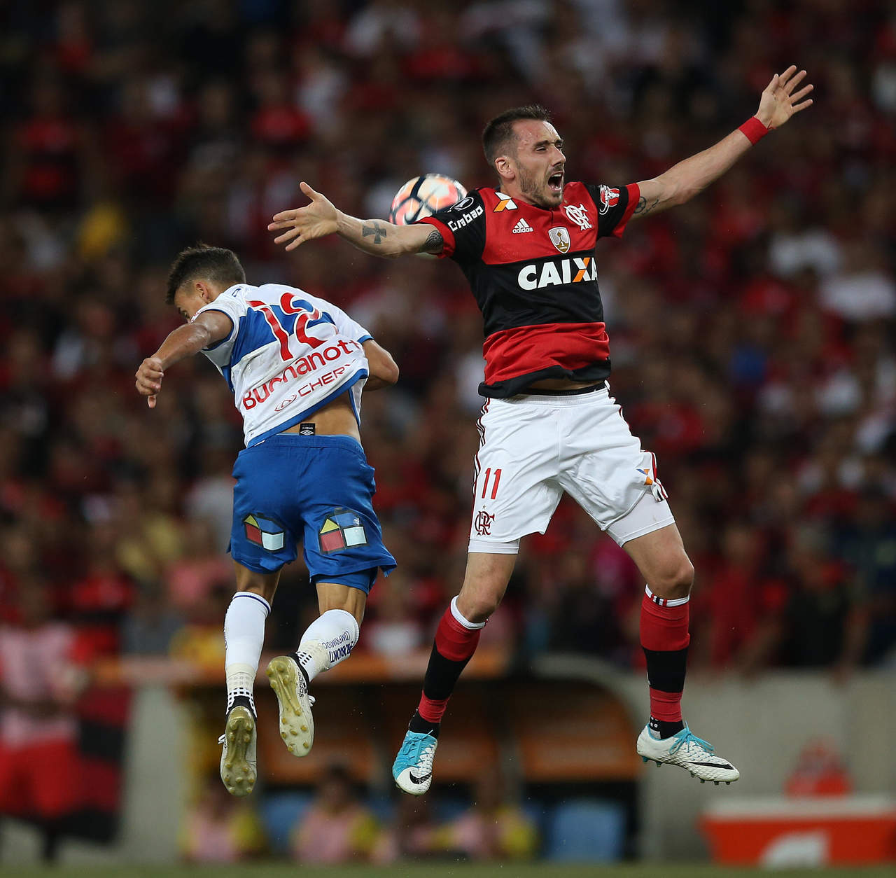 Mancuello, argentino de 28 años, buscaría dejar tierras brasileñas para recalar en México ante la falta de minutos en su actual equipo, Flamengo. (ARCHIVO)