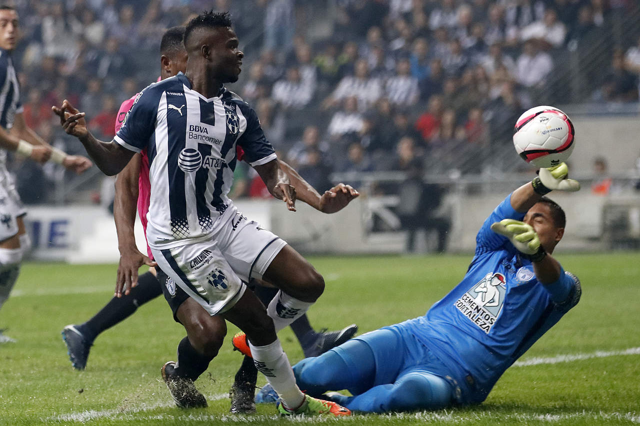 Fue durante el segundo tiempo reglamentario donde Funes Mori consiguió pasar el balón a Avilés Hurtado, quien abrió el marcador al minuto 56 luego de colarse dentro del área de Pachuca y empujar el esférico hasta el fondo la red. (EFE)