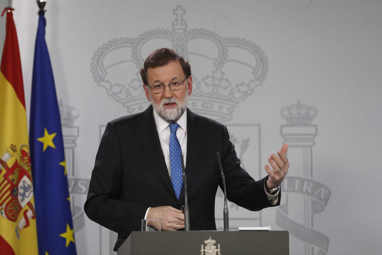 El futuro Gabinete catalán 'estará sometido al imperio de la ley', dijo Rajoy, quien avisó de que ese Gobierno autonómico tendrá que respetar la pluralidad y no imponer la vía unilateral. (EFE)