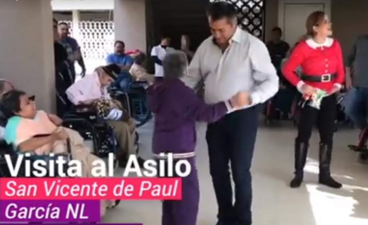La publicación sobre la visita de Jaime Rodríguez y su esposa al asilo 'San Vicente de Paul', del municipio de García, desató comentarios de rechazo y aprobación.