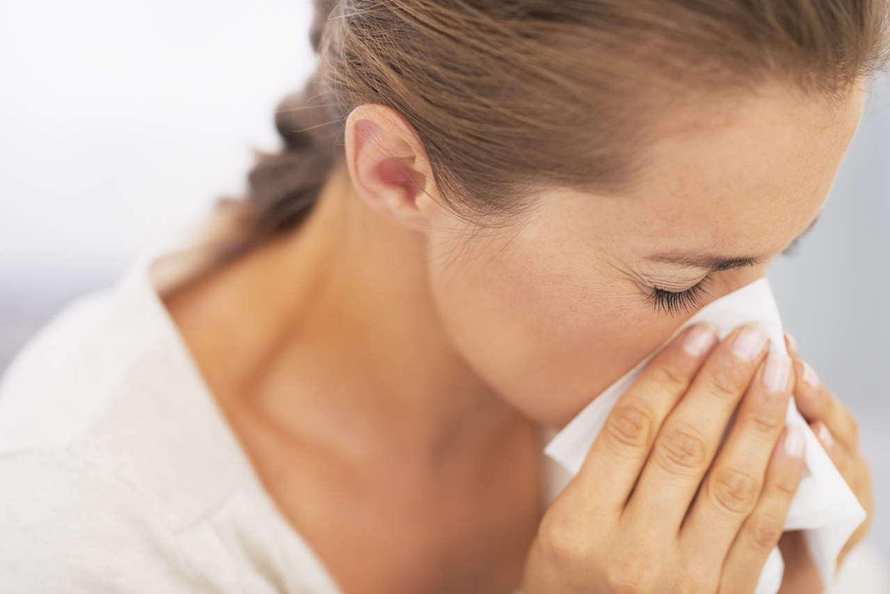 En la temporada invernal, las bajas temperaturas vulneran el sistema respiratorio y se exacerban las alergias por frío, polen, plantas, mascotas y polvo, entre otros. (ARCHIVO)