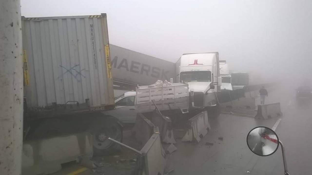 Al parecer la neblina habría provocado el accidente, pues los bancos de niebla mantienen visibilidad menor a 50 metros.