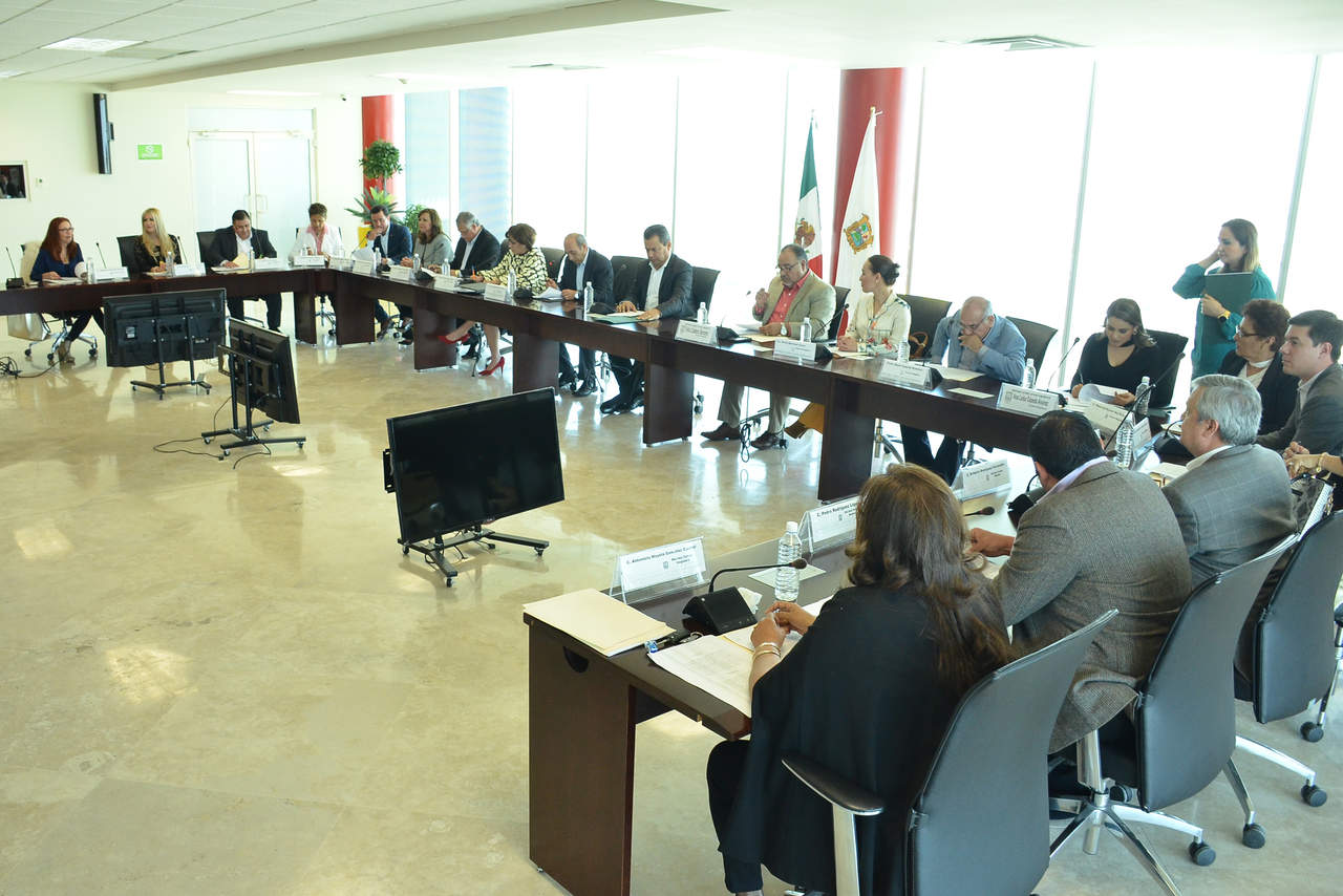 El Cabildo de Torreón aprobó por unanimidad ayer el Presupuesto de Egresos 2018 por 2,056 millones de pesos (mdp) y con el que trabajará de inicio la administración de Jorge Zermeño. (EL SIGLO DE TORREÓN/FERNANDO COMPEÁN)