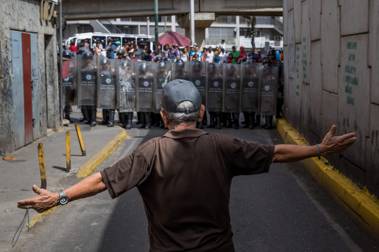 Escasez. Los manifestantes, al grito de ‘tenemos hambre’, dijeron que Maduro no había cumplido sus promesas. (EFE)