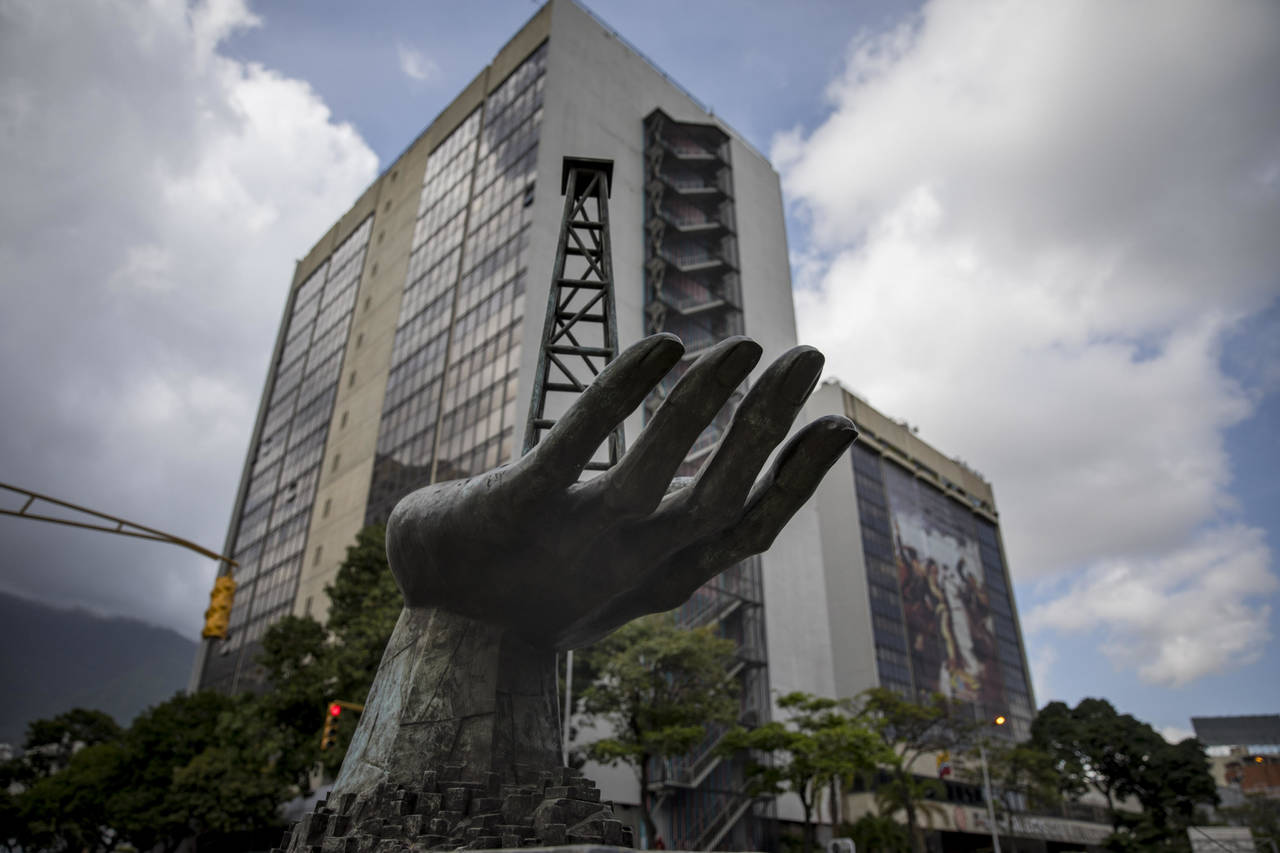 Ejemplo. Durante varias generaciones, PDVSA cumplió cabalmente las promesas de las reservas petroleras de Venezuela.