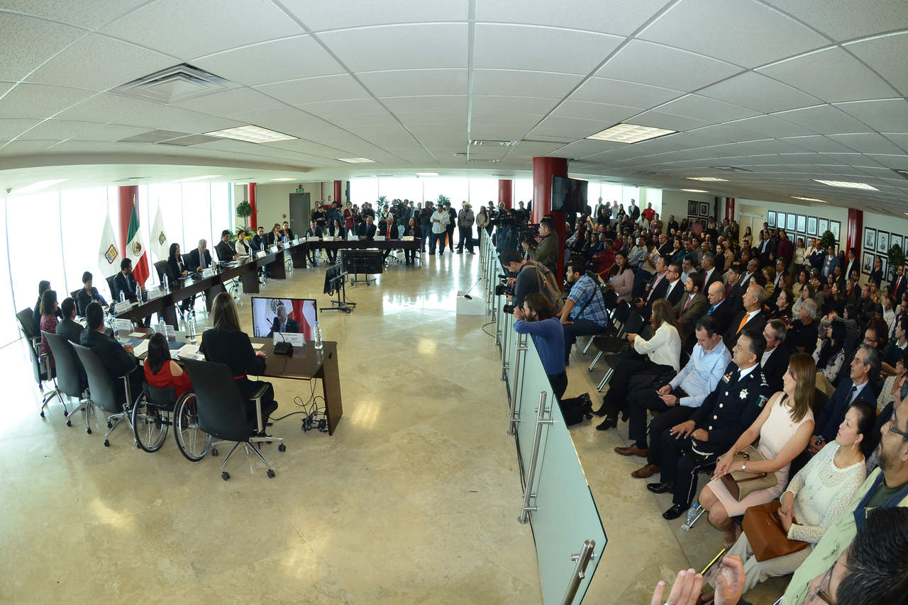 Ante invitados, se realizó la sesión de instalación y toma de protesta del nuevo Cabildo de Torreón. (FERNANDO COMPEÁN) 