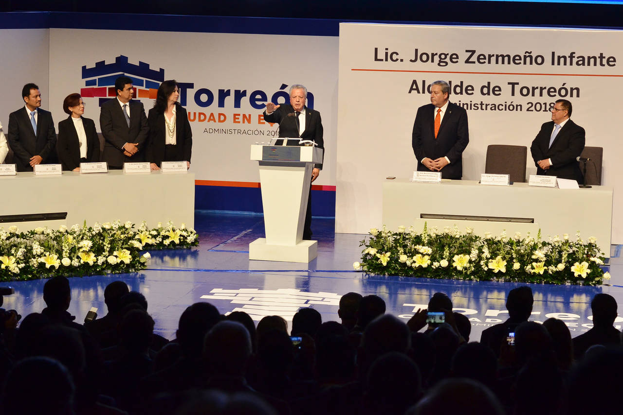 Ceremonia. Jorge Zermeño Infante rindió protesta como alcalde de la ciudad de Torreón; en representación del Gobernador del Estado asistió José María Fraustro Siller. 