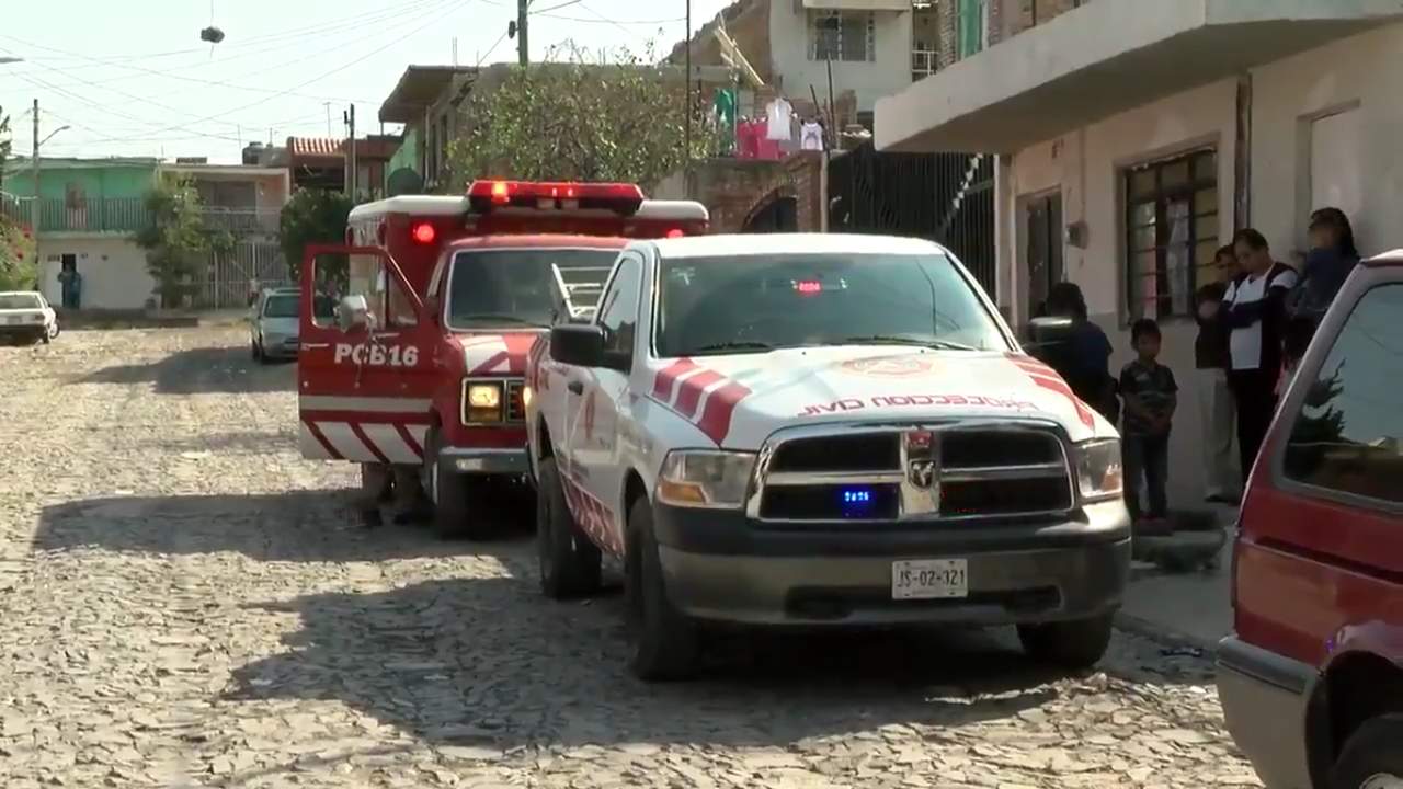 Un niño de 5 años y su hermana de 3 murieron ayer martes, durante un incendio que consumió su casa en la colonia Jalisco de Tonalá; ninguno de los adultos que ahí vivían se encontraba al momento del incidente. (ESPECIAL)
