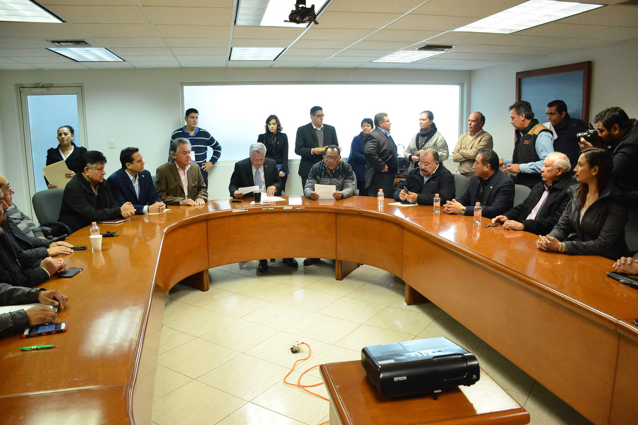 El gerente interino Raymundo Rodríguez de la Torre convocó y presidió la reunión en la que la orden del día fue además la presentación de la totalidad de los integrantes. (FERNANDO COMPEÁN)