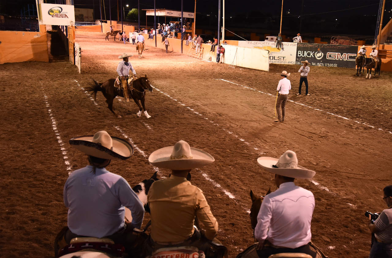 En el primer jueves del año se pondrán en marcha las charreadas amistosas nocturnas. (ARCHIVO)