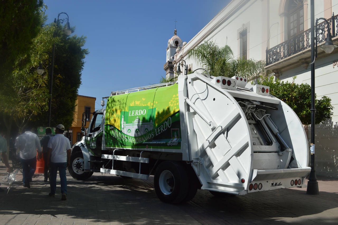 Reparaciones. Se enfocarán en conseguir lo necesario para poder reparar las unidades que manejan la basura en el municipio. (EL SIGLO DE TORREÓN)