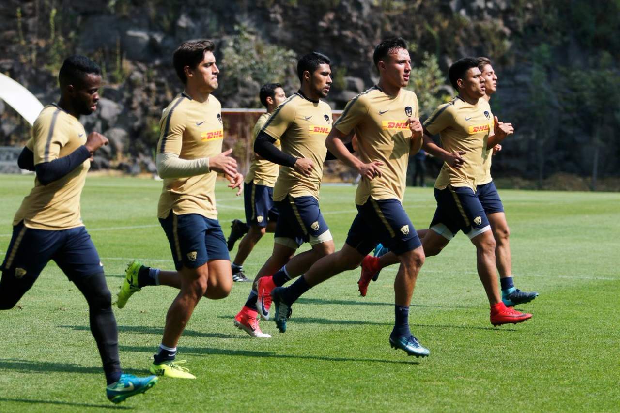 El defensa de Pumas de la UNAM Luis Fuentes aseguró que el equipo debe ganar puntos desde el inicio del torneo Clausura 2018 de la Liga MX, en busca de los primeros lugares y a fin de alejarse del porcentual del descenso. (ARCHIVO)