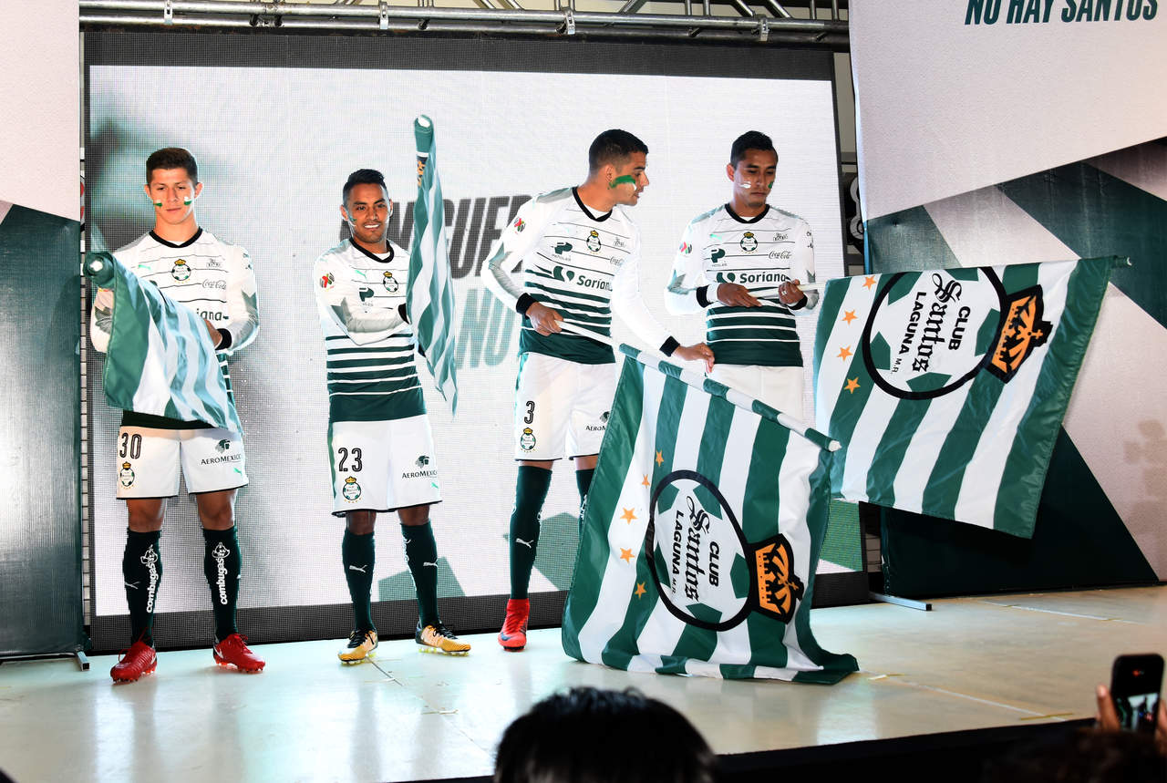 Al final, ondearon las banderas del equipo que defenderán en el Clausura.