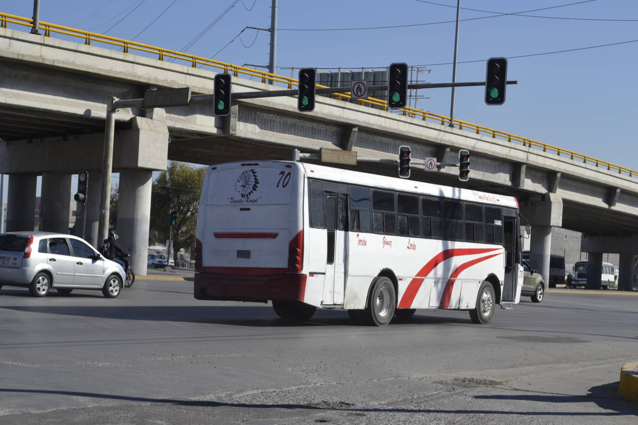 Al corriente. Llaman a transportistas a acudir a hacer el pago de refrendo o el canje de placas. (EL SIGLO DE TORREÓN)