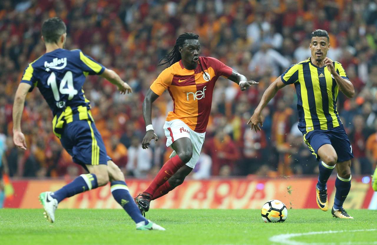 Gomis ha marcado 14 goles en 17 partidos disputados con el Galatasaray en la Superliga Turca. (ARCHIVO)