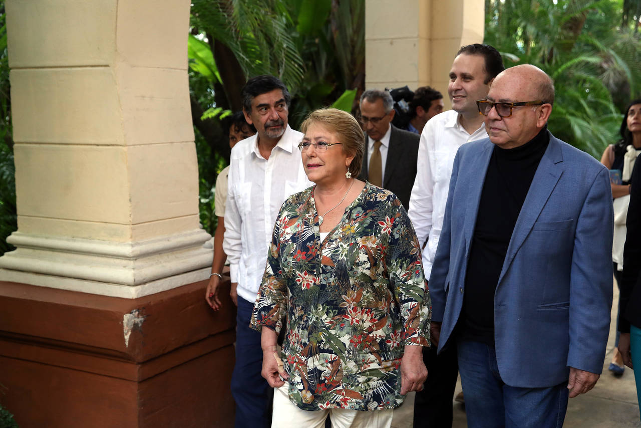 Inicia Bachelet visita a Cuba