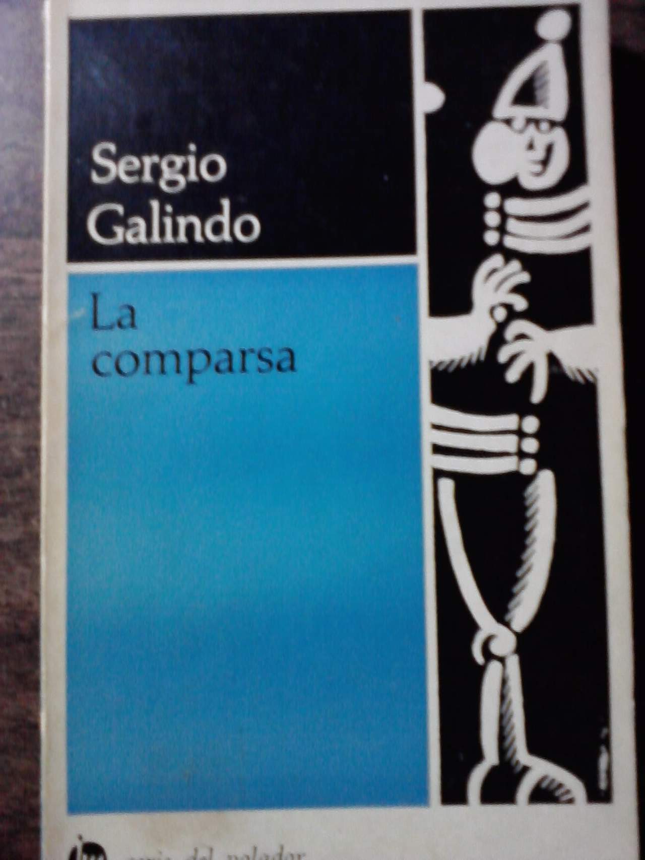 Popular. La novela, La comparsa, es una de las obras más conocidas del escritor mexicano Sergio Galindo, editada varias veces.