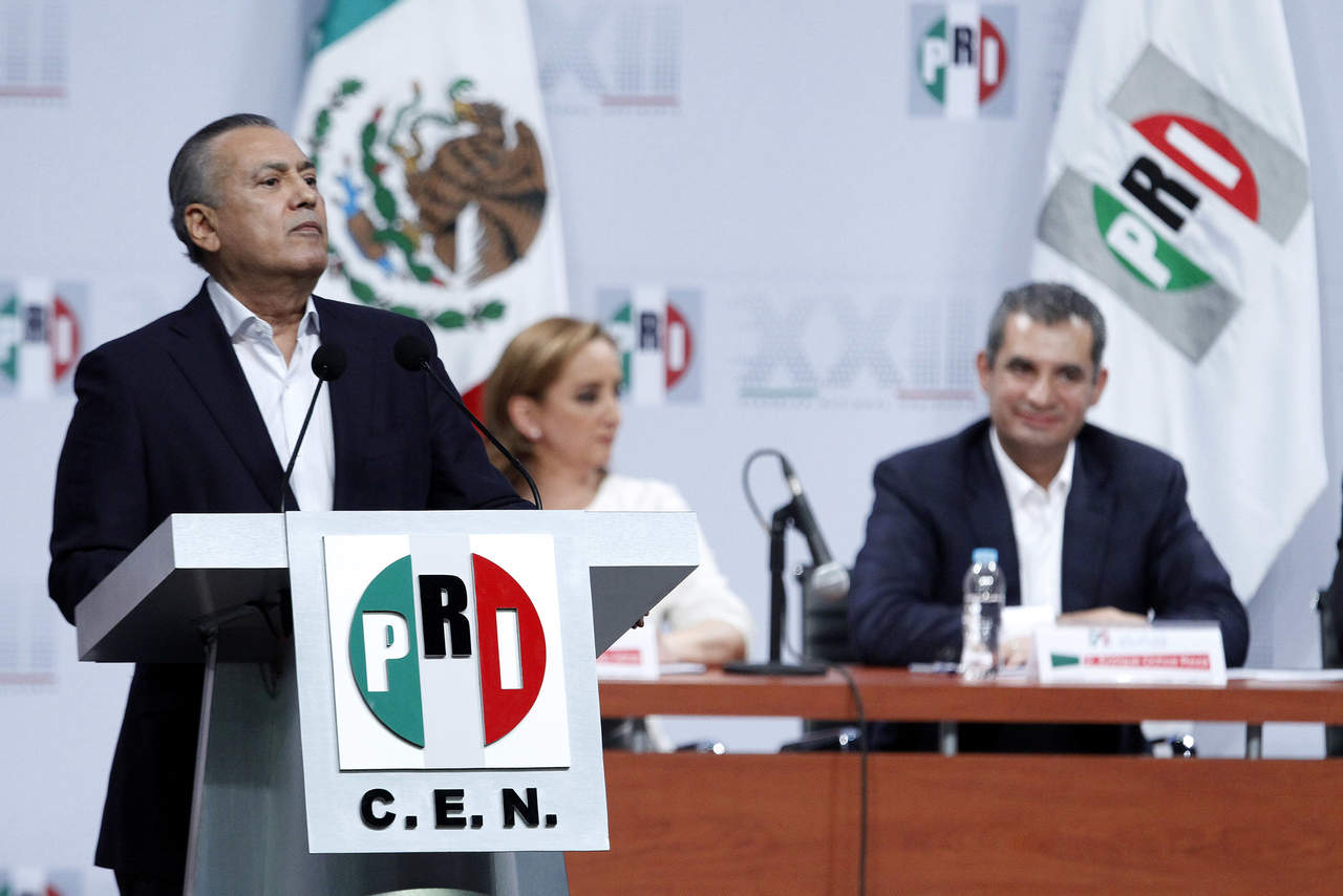 Ello ante las versiones de que existen supuestas órdenes de aprehensión en su contra como parte del posible desvío de recursos públicos que son investigados por la Fiscalía General de Chihuahua. (ARCHIVO)